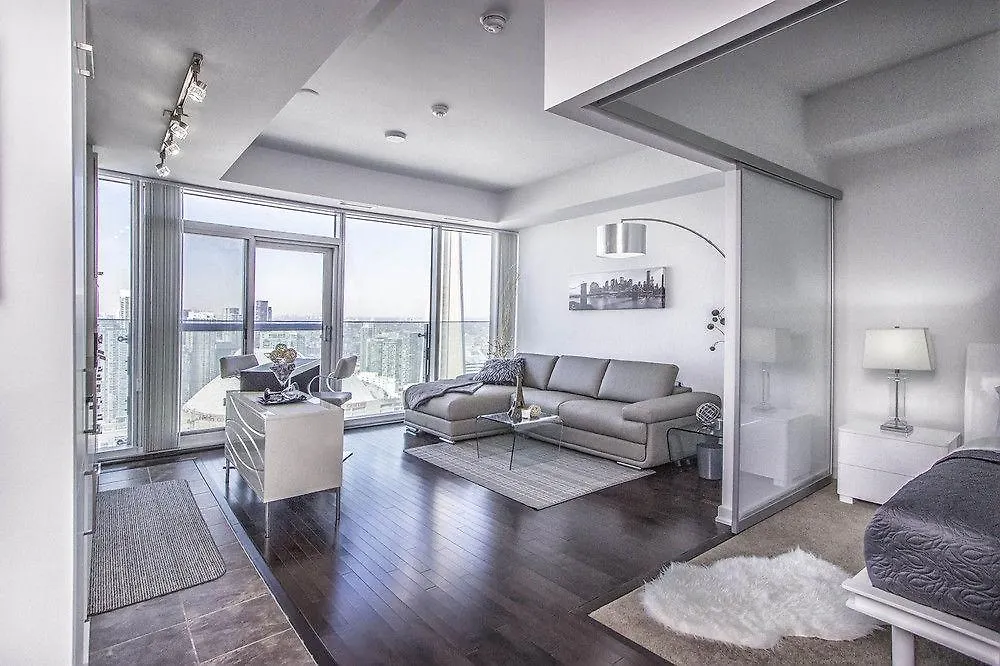 Hotel Atlantis Furnished Suites - York Street Toronto