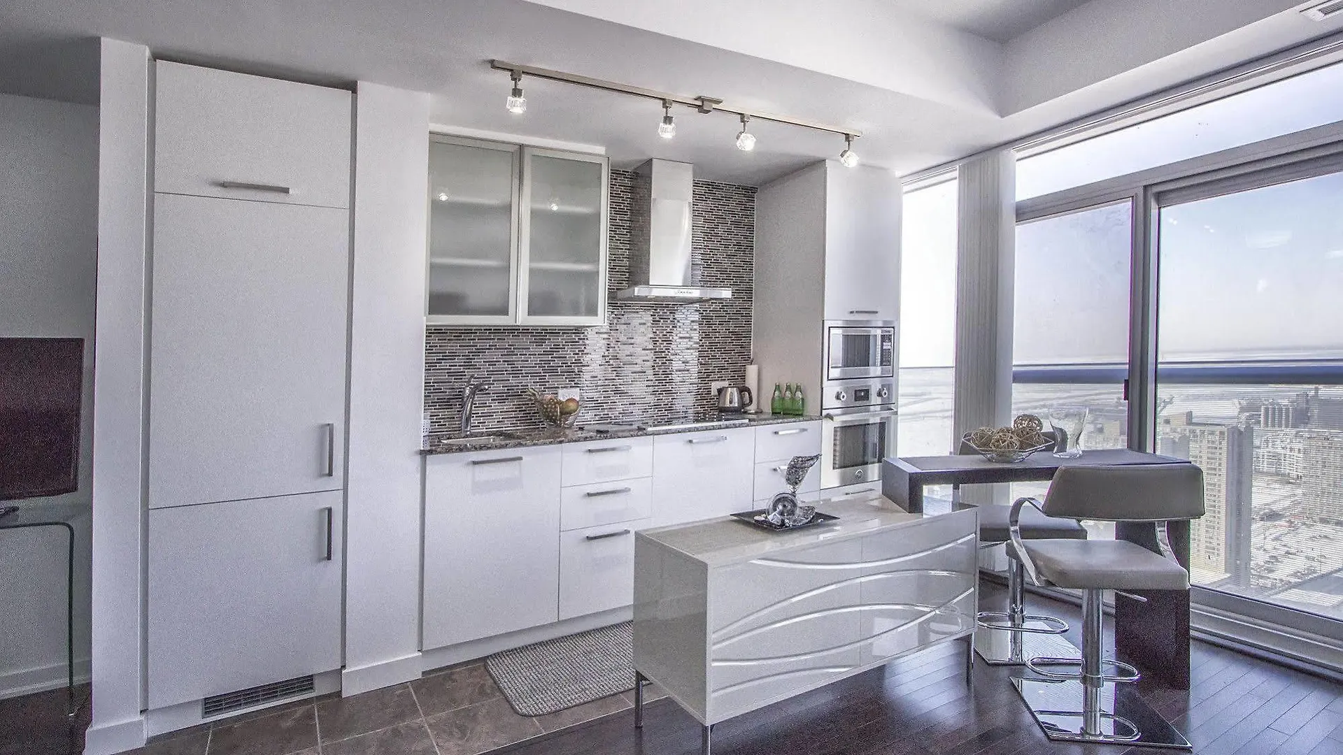 Atlantis Furnished Suites - York Street Toronto